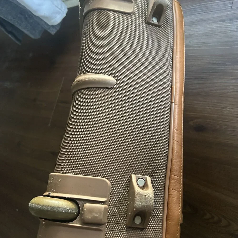 Solo New York Walker Brown Camel Leather Briefcase Laptop Rolling Travel Bag